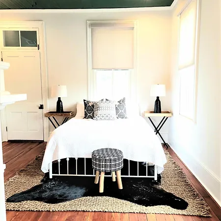 Kelley House Apartment