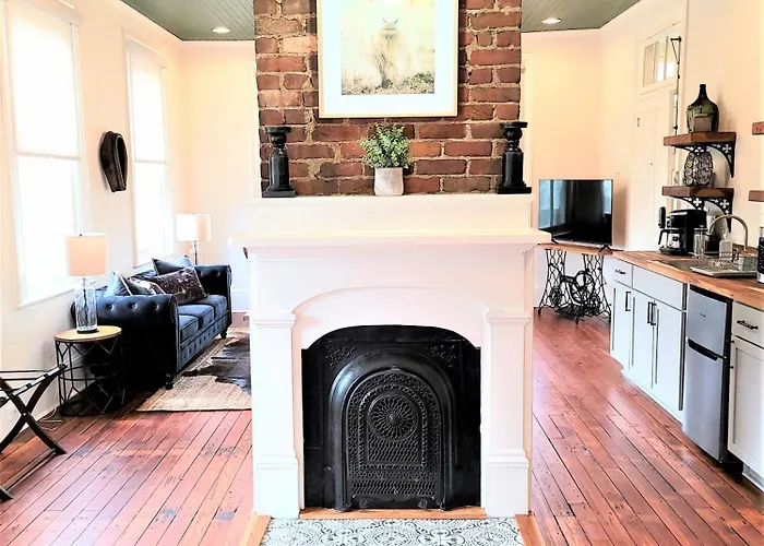 Kelley House Apartment *