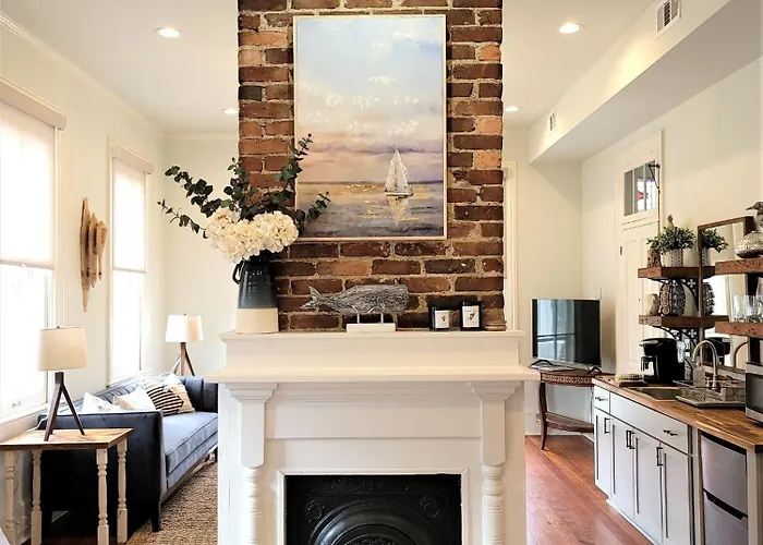 Kelley House Apartment *